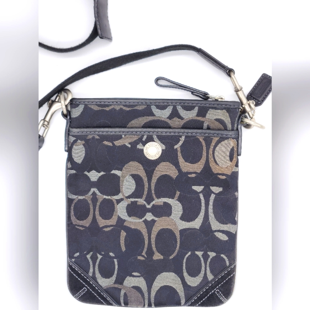 COACH Classic Signature Crossbody